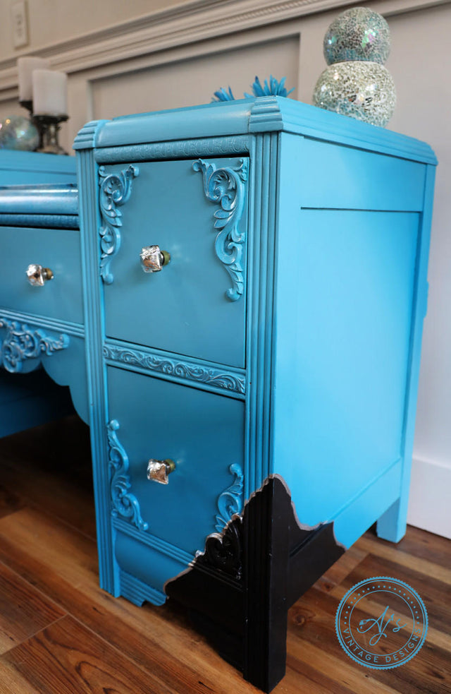 Dixie Belle Blue - Chalk Mineral Paint